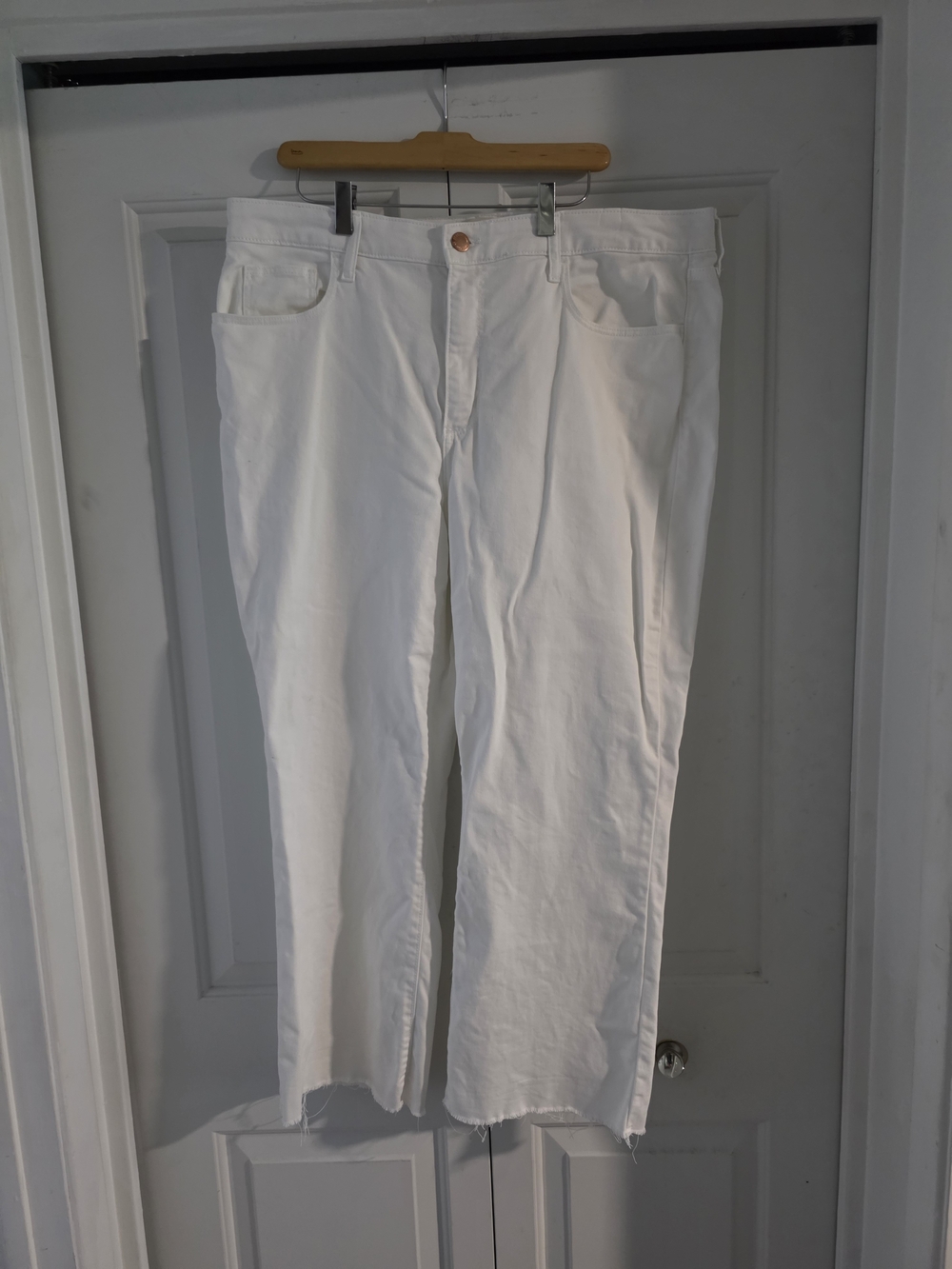 Universal Thread White Straight Leg Women's Jeans